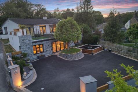 Glen Road, Bingley BD16 4 bed detached house for sale