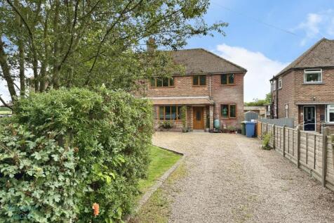 5 bedroom semi-detached house for sale