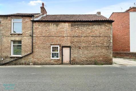 2 bedroom semi-detached house for sale