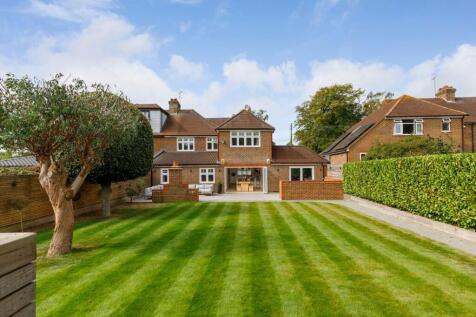 5 bedroom semi-detached house for sale