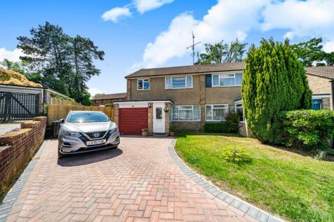 Petworth Drive, Burgess Hill, RH15 3 bed semi