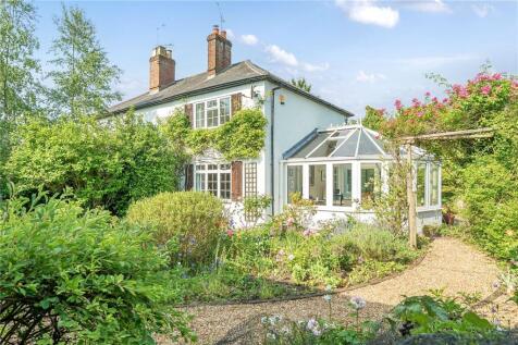 Bucks Horn Oak, Farnham, Hampshire, GU10 2 bed end of terrace house for sale