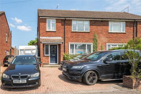 Green Lane, Farnham, United Kingdom, GU9 3 bed semi