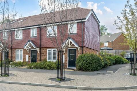 Cascade Way, Farnham, Surrey, GU9 2 bed end of terrace house for sale