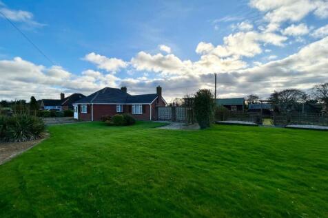 Heath Lane, Telford TF6 3 bed detached bungalow for sale