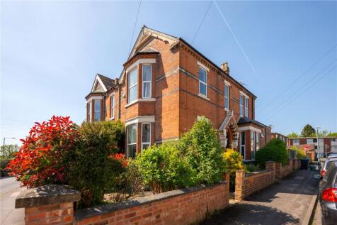 5 bedroom end of terrace house for sale