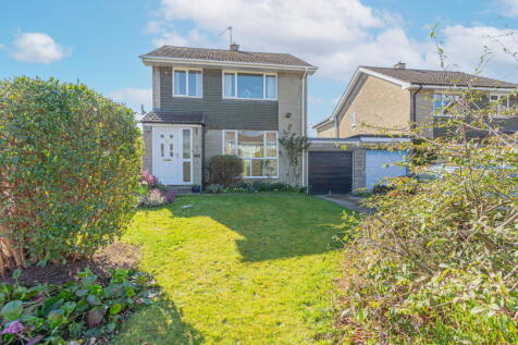 3 bedroom link detached house for sale