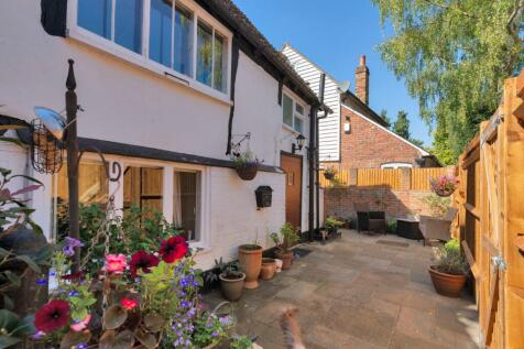 The Square, Maidstone ME17 4 bed terraced house for sale