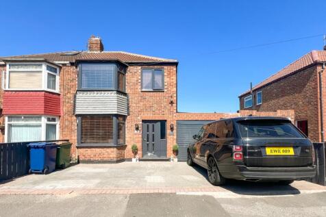 3 bedroom semi-detached house for sale
