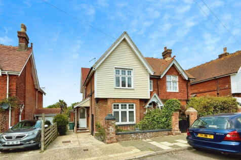5 bedroom semi-detached house for sale