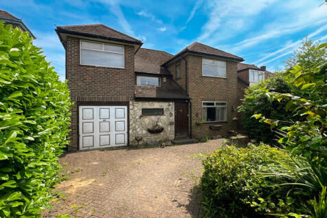 Radlett WD7 4 bed detached house for sale