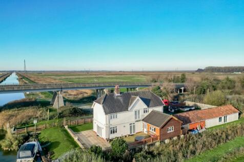 Great Yarmouth NR31 6 bed detached house for sale