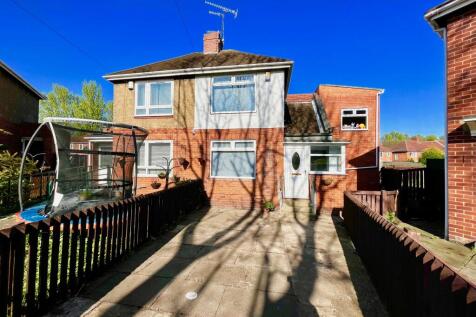 3 bedroom semi-detached house for sale
