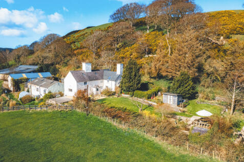 Denbigh LL16 4 bed detached house for sale