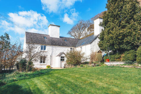 Denbigh LL16 4 bed detached house for sale