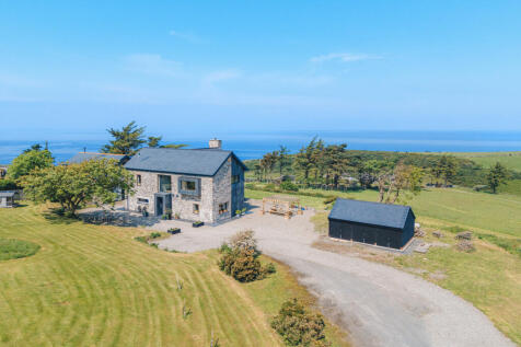 Caernarfon LL54 4 bed country house for sale