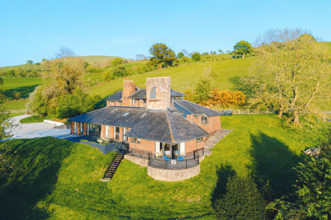 Denbigh LL16 4 bed detached house for sale