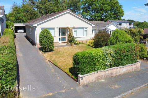 Dillons Gardens, Poole BH16 3 bed bungalow for sale