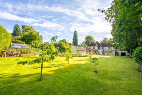 5 bedroom detached house for sale