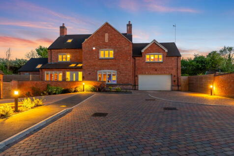 6 bedroom detached house for sale