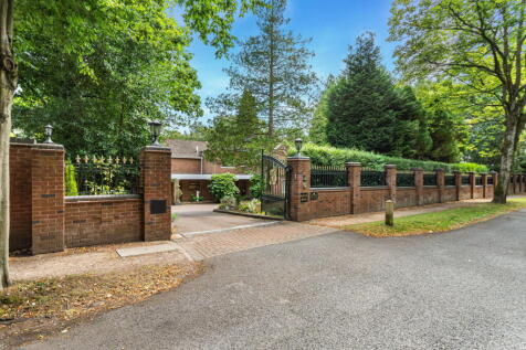 6 bedroom detached house for sale