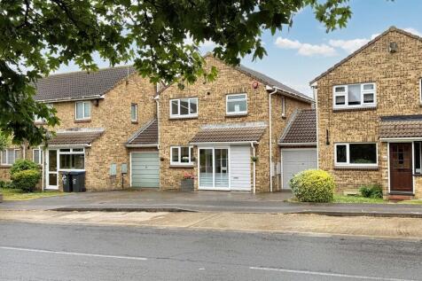 3 bedroom link detached house for sale