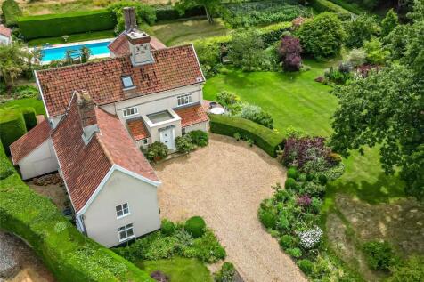 6 bedroom detached house for sale