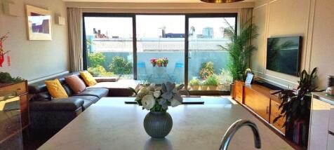 3 bedroom flat for sale