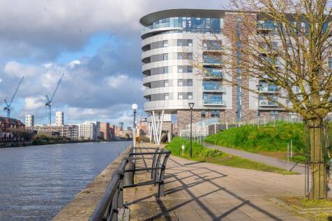 Studio flat for sale