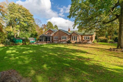 South Drive, Woolsington NE13 4 bed detached house for sale