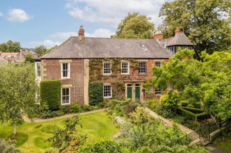 4 bedroom semi-detached house for sale