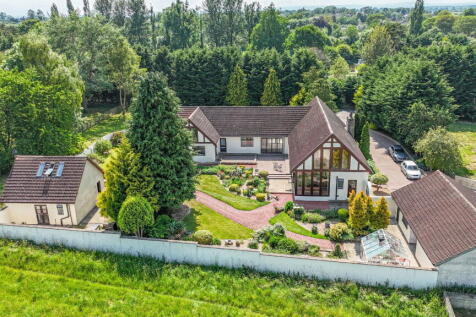 5 bedroom detached house for sale