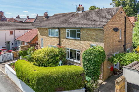2 bedroom semi-detached house for sale