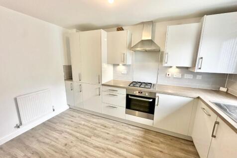 4 bedroom link detached house for sale