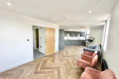 4 bedroom flat for sale