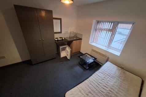4 bedroom link detached house for sale