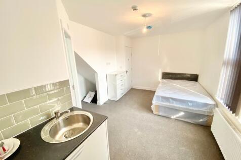 4 bedroom link detached house for sale