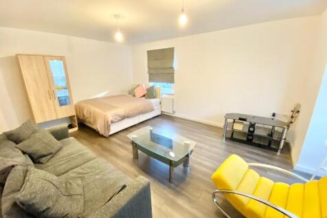 4 bedroom link detached house for sale