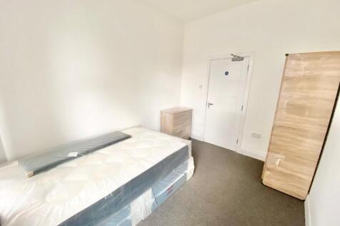 4 bedroom flat for sale