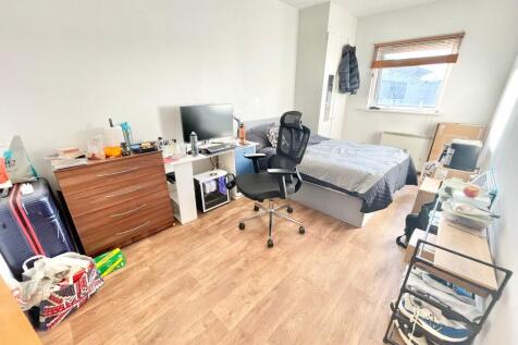 4 bedroom flat for sale