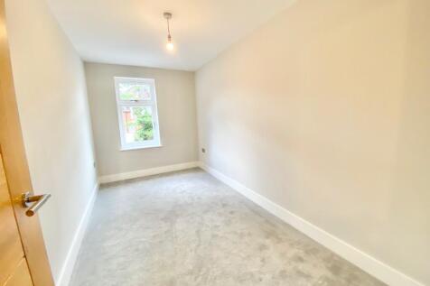 4 bedroom flat for sale