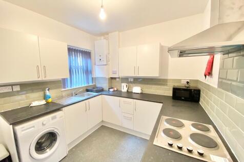 4 bedroom flat for sale