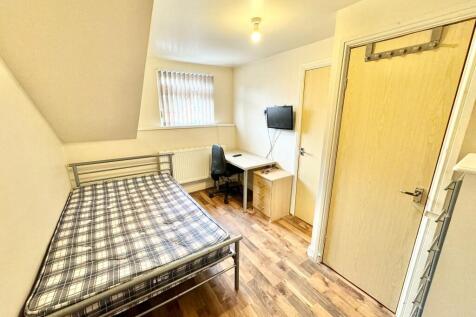 4 bedroom flat for sale