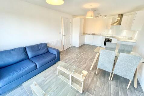 4 bedroom flat for sale