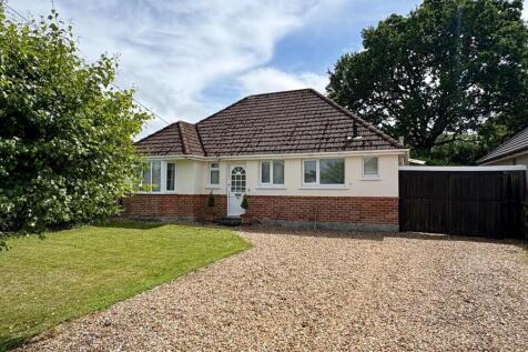 3 bedroom detached bungalow for sale