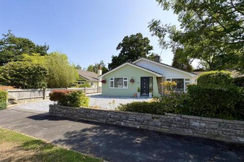 2 bedroom detached bungalow for sale