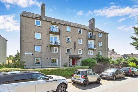 3 bedroom flat for sale