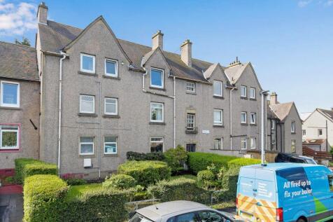 3 bedroom flat for sale