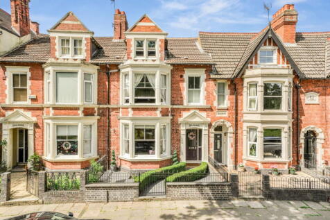 5 bedroom town house for sale