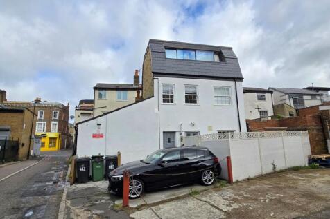 Carpenters Place, London SW4 2 bed maisonette for sale